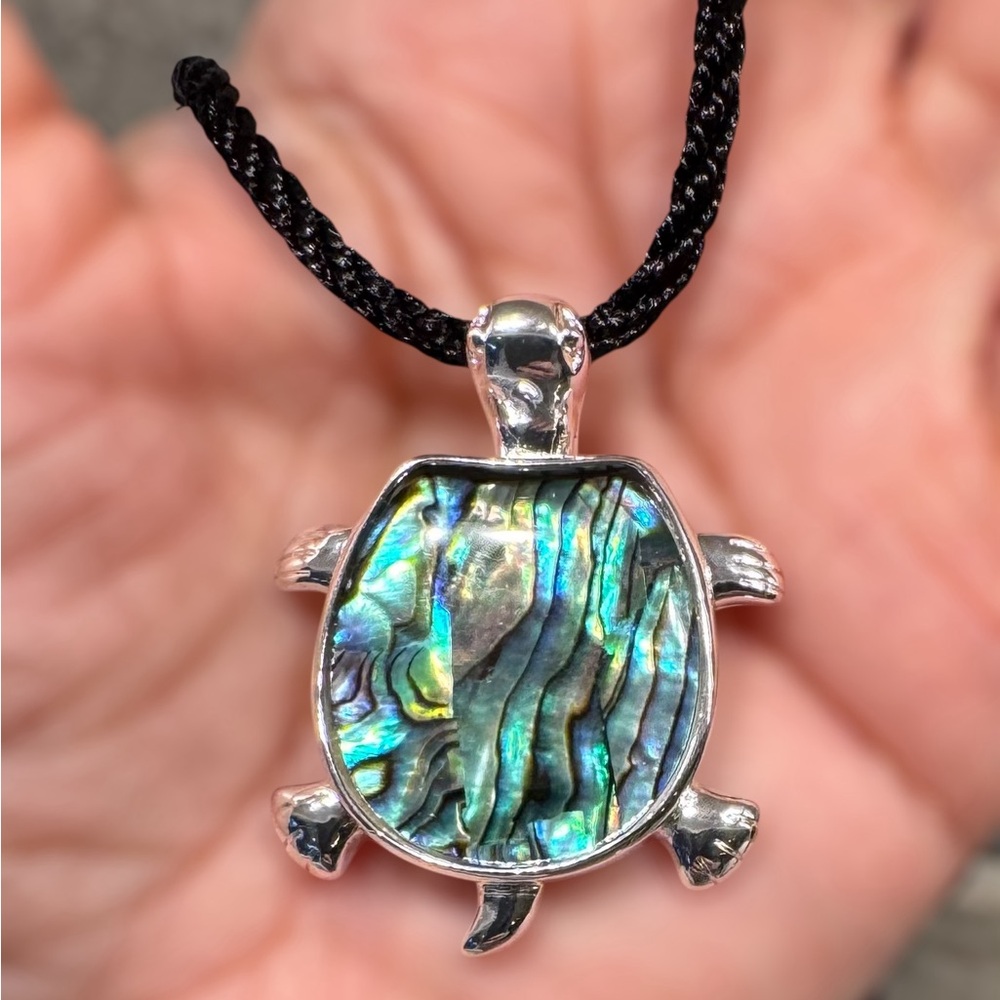 Beautiful abalone shell turtle pendant necklace